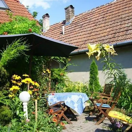 Дом отдыха Lenart House 1 *