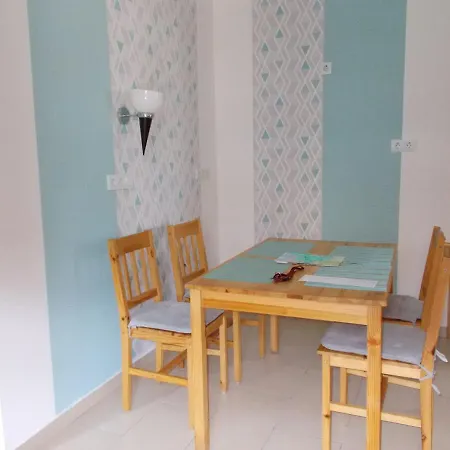 Lenart House 1 度假居 *