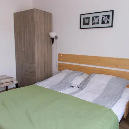 Сasa de vacaciones Lenart House 1